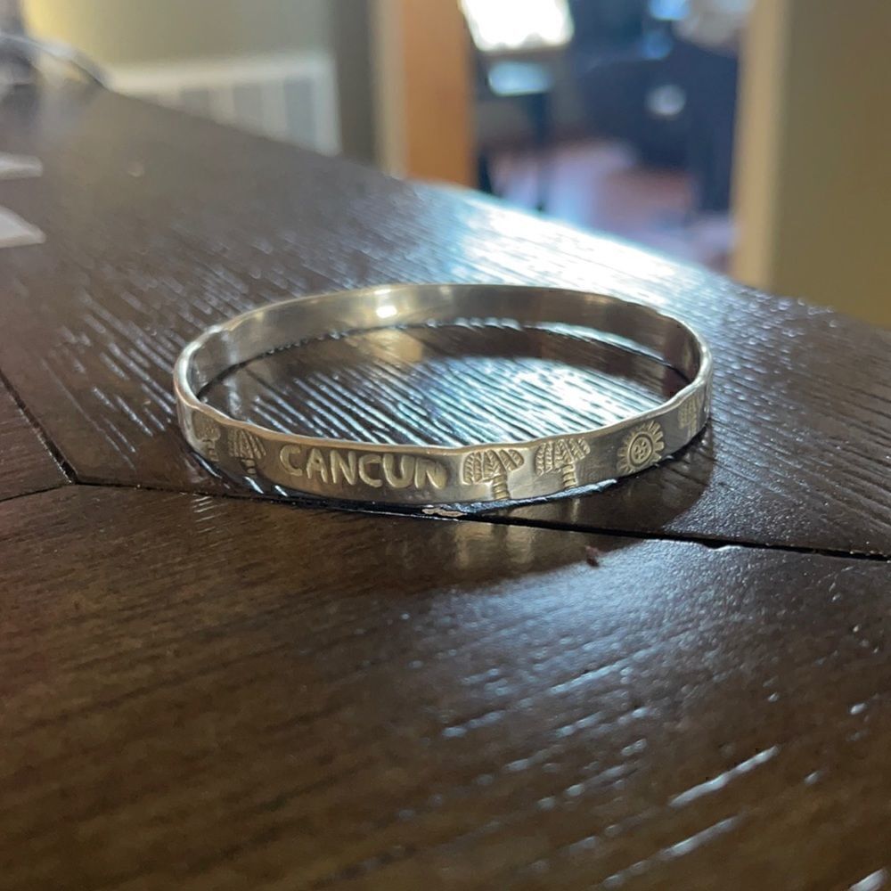 CANCUN SILVER BANGLE  